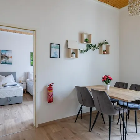 アパート Stilvolle Stadtwohnung In レオーベン